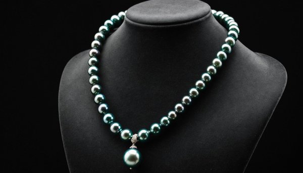 Découvrez le collier en perles de tahiti soélie : luxe et élégance